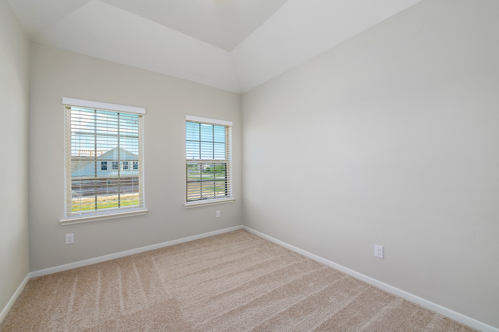 Beige Carpet In Bedroom at Bay Colony West, Texas