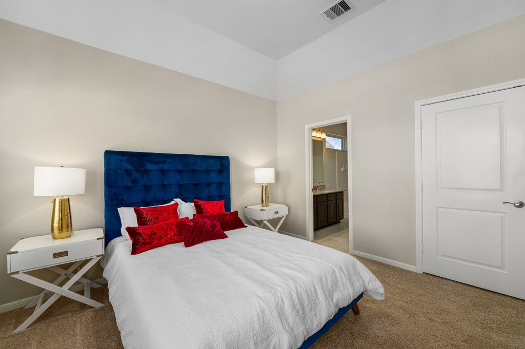 Gorgeous Bedroom at Bay Colony West, Texas