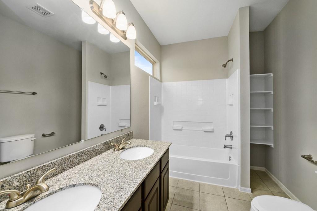 Luxurious Bathroom at Bay Colony West, League City
