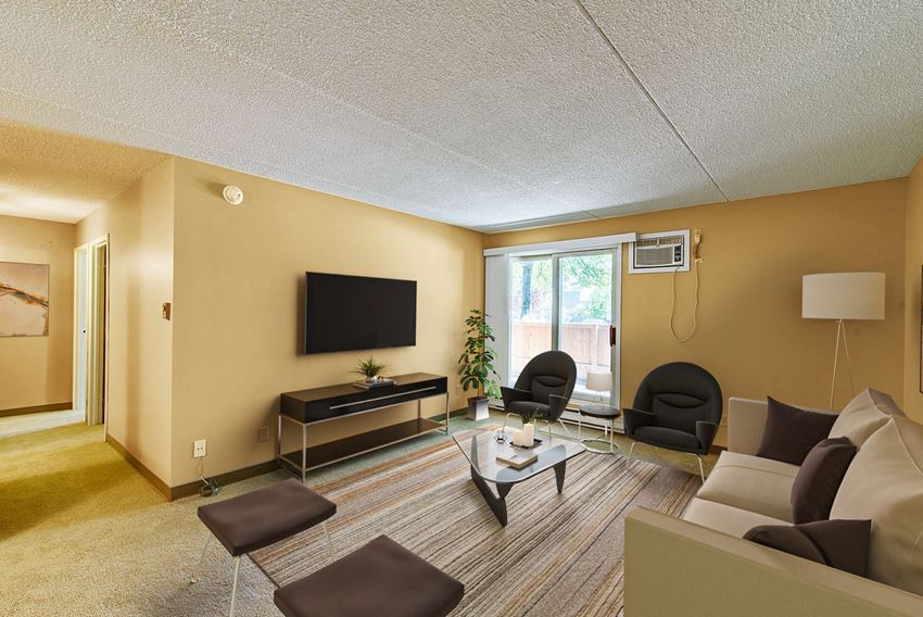 Chancellor Estates Apartments, 940944 Chancellor Drive, Winnipeg, MB