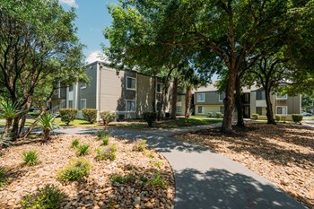 5470 W Military Drive Studio-2 Beds Apartment for Rent - Photo Gallery 3