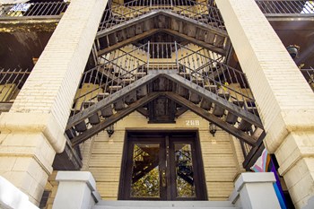 264-268 N State St Studio-2 Beds Apartment for Rent - Photo Gallery 5