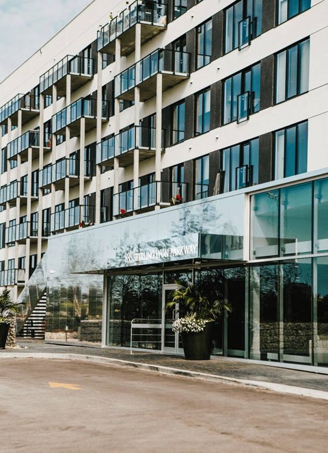 the building in which the hotel is located