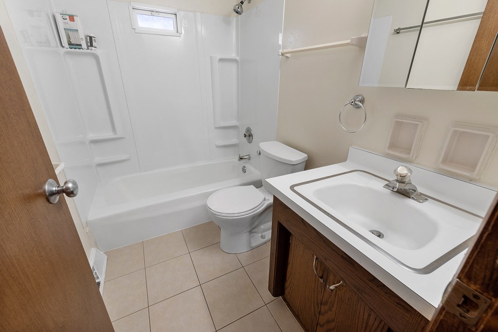 Ramsey Townhomes Full Bathroom