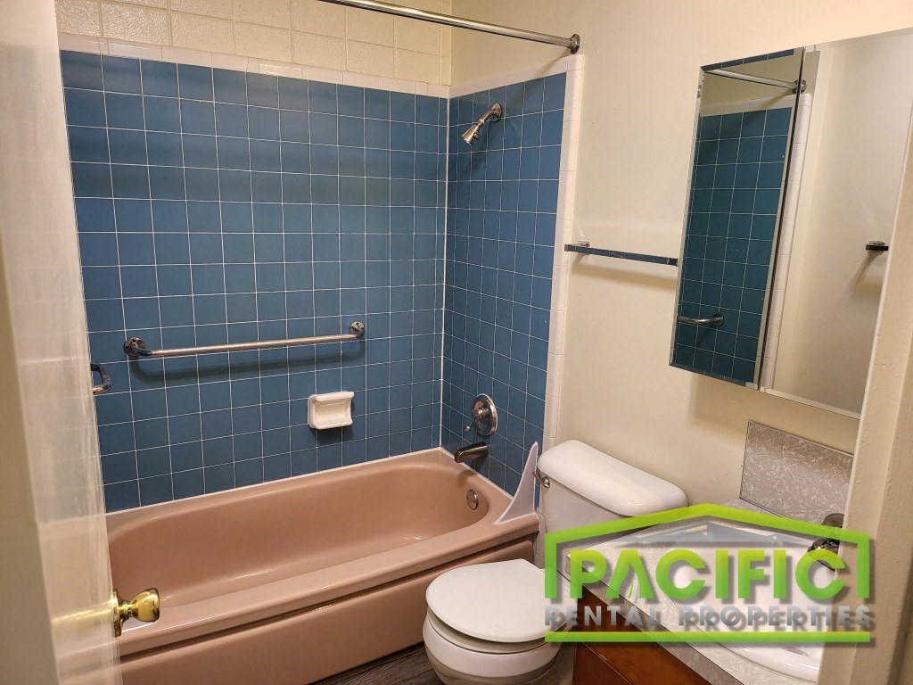 a bathroom with a toilet and a bath tub