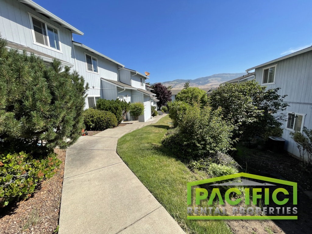 a walkway between a row of houses