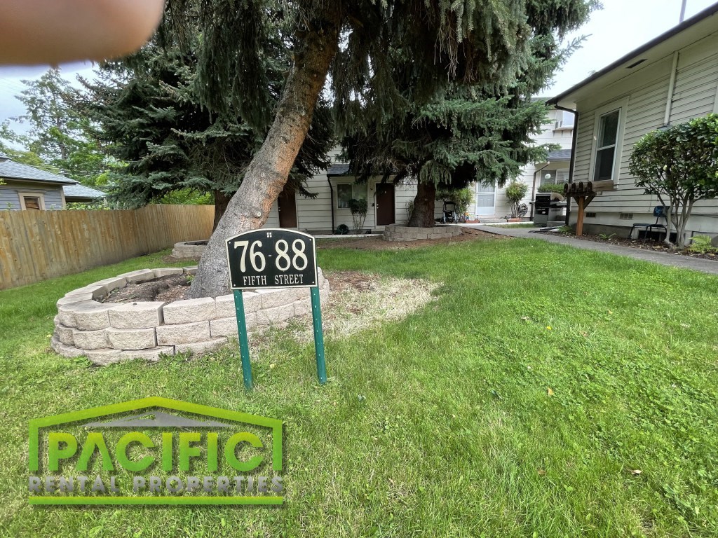 a yard with a street sign in the grass