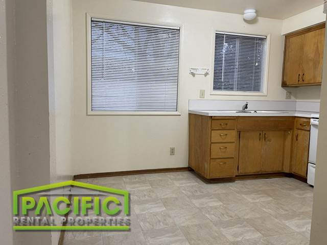 1-bedroom apartment at 160 And 162 Alida St Apartments in Ashland, OR