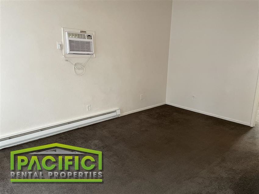 1850 Crater Lake Ave 1-3 Beds Apartment for Rent - Photo Gallery 1