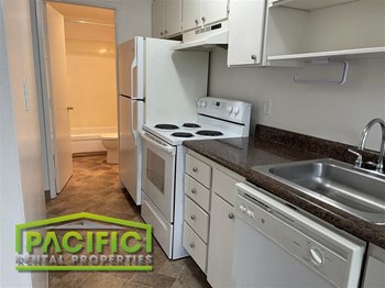 1850 Crater Lake Ave 1-3 Beds Apartment for Rent - Photo Gallery 2