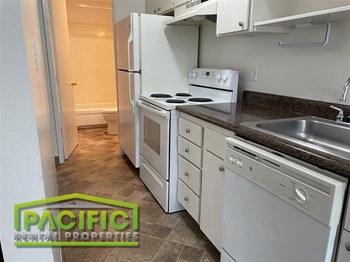 1850 Crater Lake Ave 1-3 Beds Apartment for Rent - Photo Gallery 3