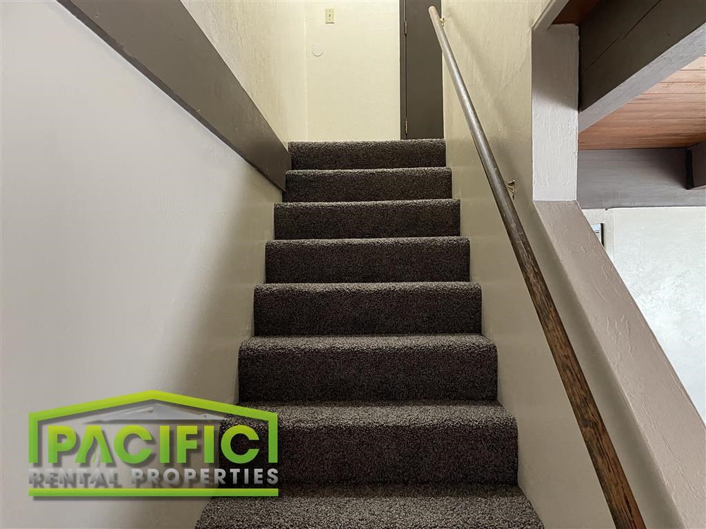 an image of stairs with carpet on them