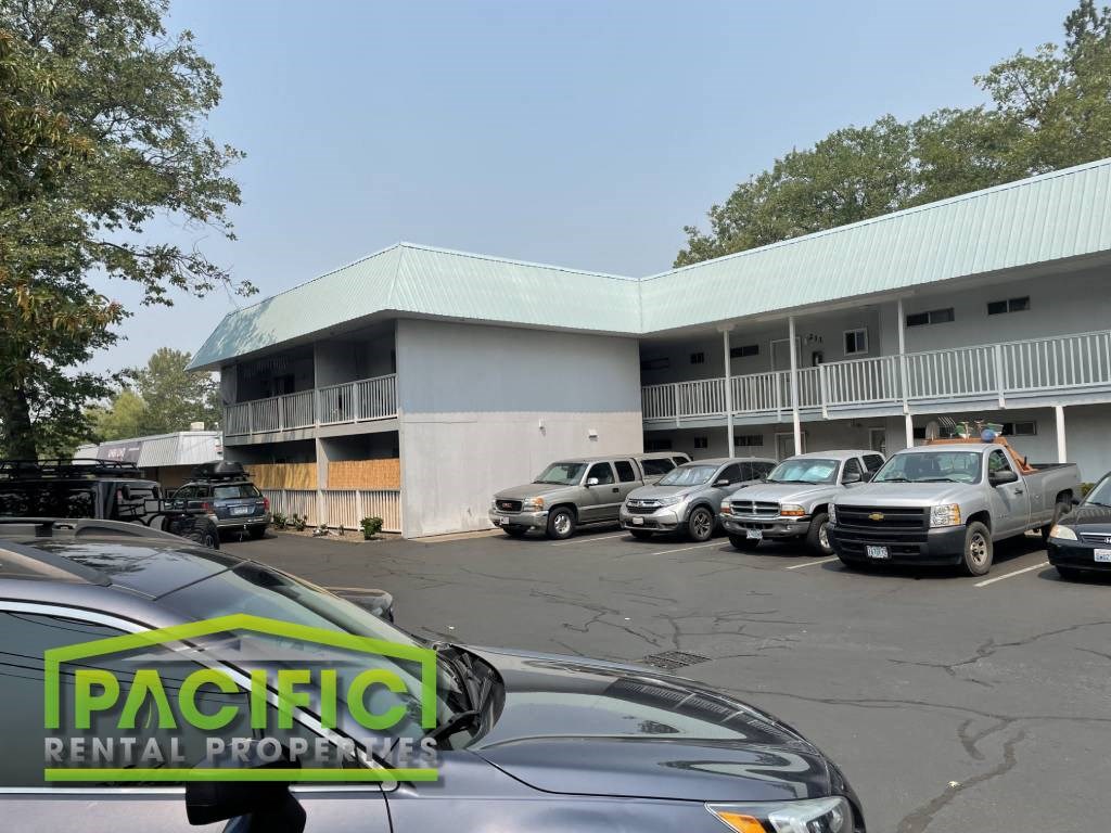 a parking lot full of cars in front of a building