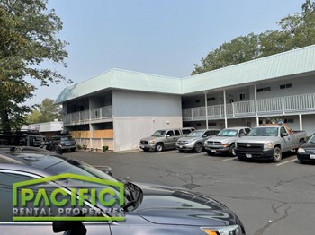 1665 Siskiyou Blvd Studio-2 Beds Apartment for Rent - Photo Gallery 4