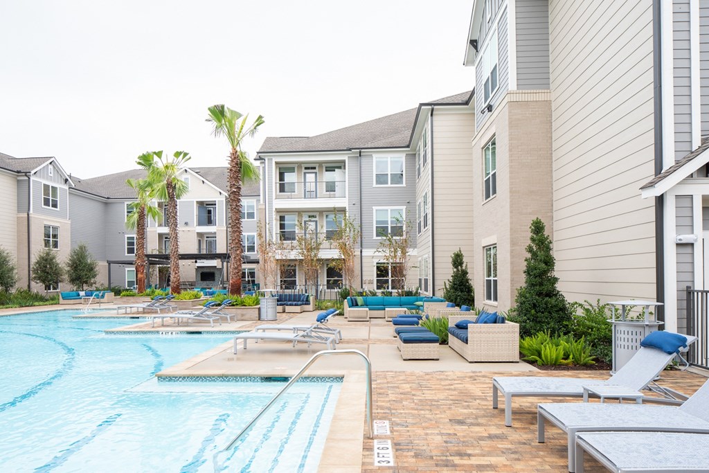 the preserve at ballantyne commons pool and apartment buildings