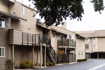 SR apartment buildings along drive-in - Photo Gallery 5