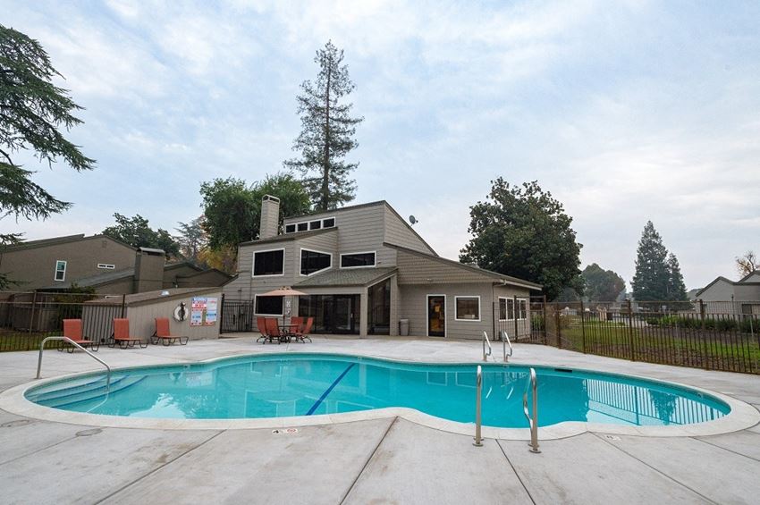 Laguna Park Apartments, 3639 W. Benjamin Holt Drive, Stockton, CA