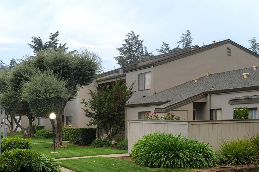 Laguna Park Apartments, 3639 W. Benjamin Holt Drive, Stockton, CA