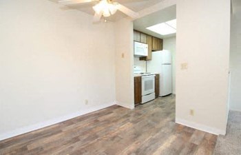 Model - Dining Room - Photo Gallery 5