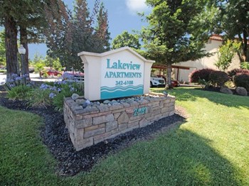 LV Monument Sign - Photo Gallery 4