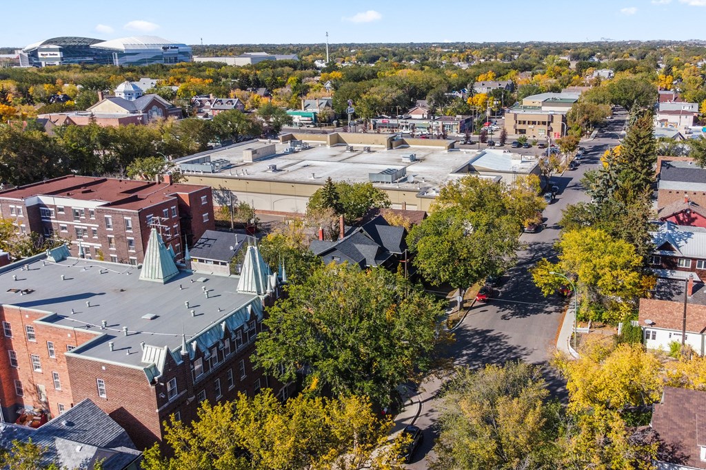 A view of a town with a large building in the foreground.