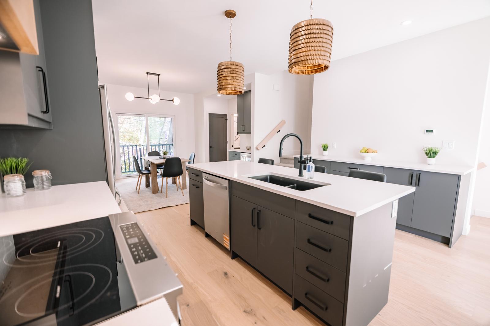 4 bedroom apartment - 2172 Rae Street, Regina 2