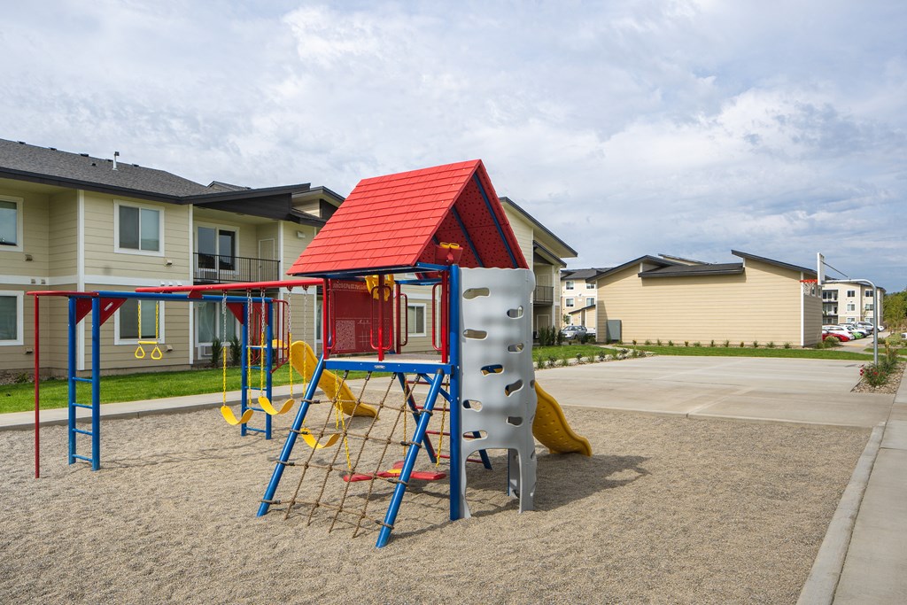 Sport Court & Playground Bluegrass Farms Apartments