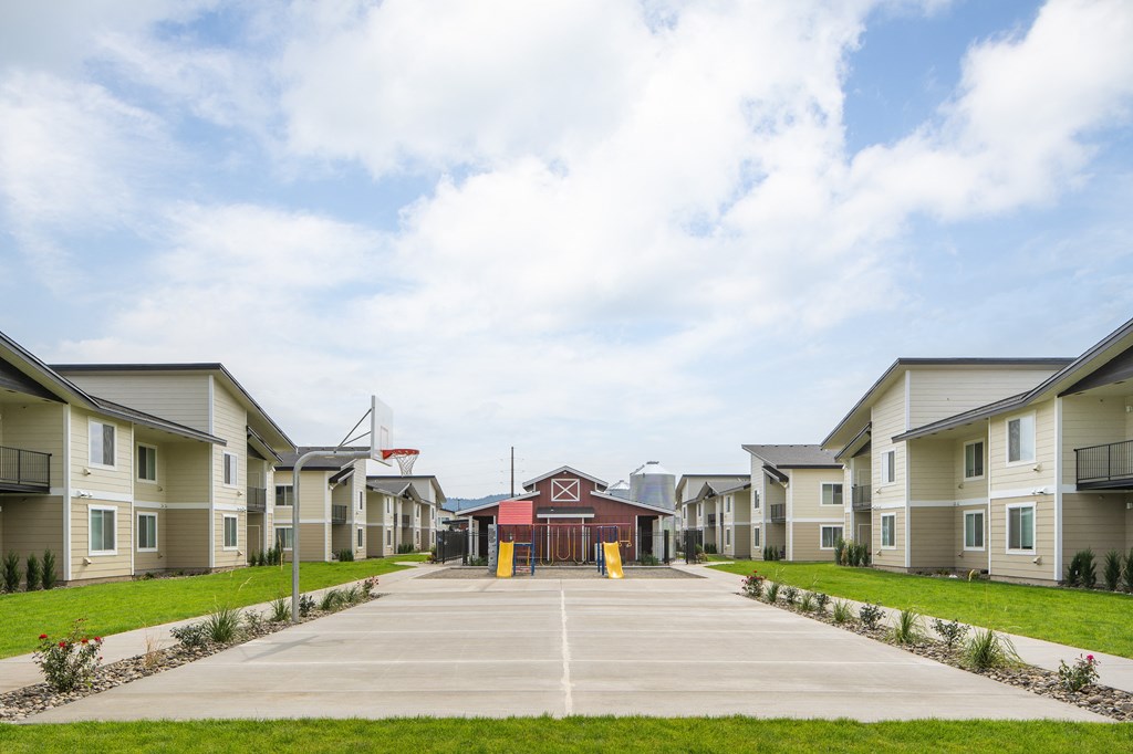 Bluegrass Farms Apartments