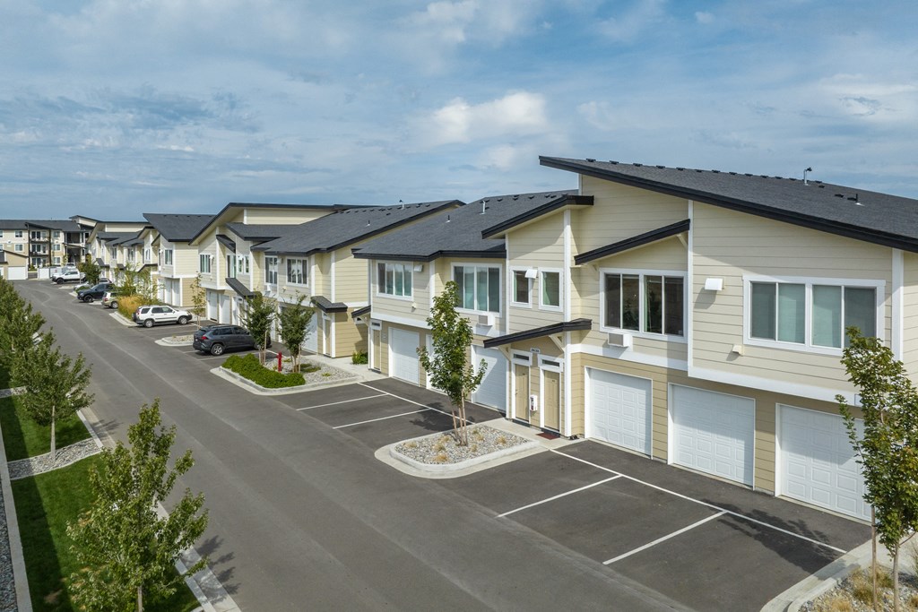 Bluegrass Farms Apartments