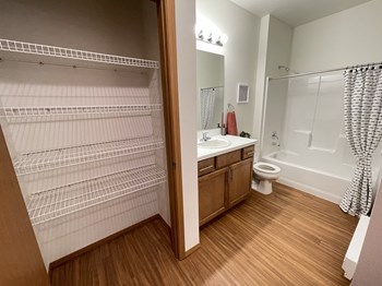 Bluegrass Farms Apartments - Photo Gallery 17