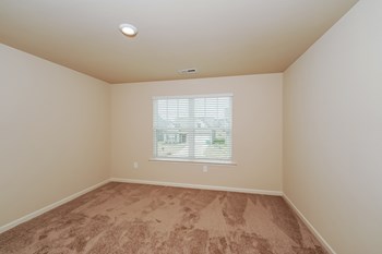 534 Clover Cir 4 Beds House for Rent - Photo Gallery 4