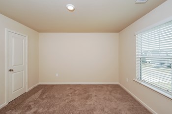 499 Clover Cir 4 Beds House for Rent - Photo Gallery 5