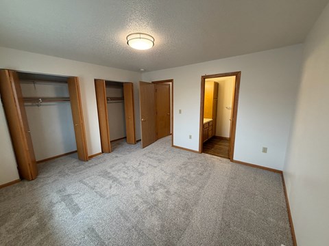 A room with a carpeted floor and a ceiling light.