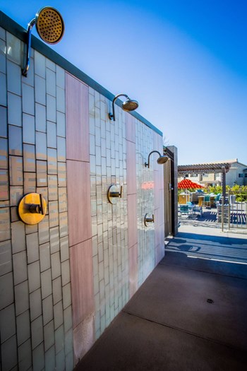The Townhomes at Horizon Ridge Showers at the Swimming Pool - Photo Gallery 21