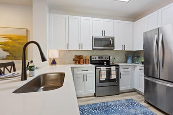 1000 West Model Kitchen 1000 West Model Kitchen - Photo Gallery 3