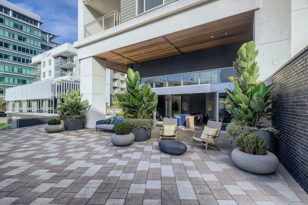 Vive Luxe Apartments Outdoor Common Area