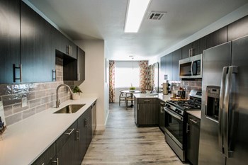 Townhomes at Horizon Ridge Model Kitchen Appliances - Photo Gallery 2