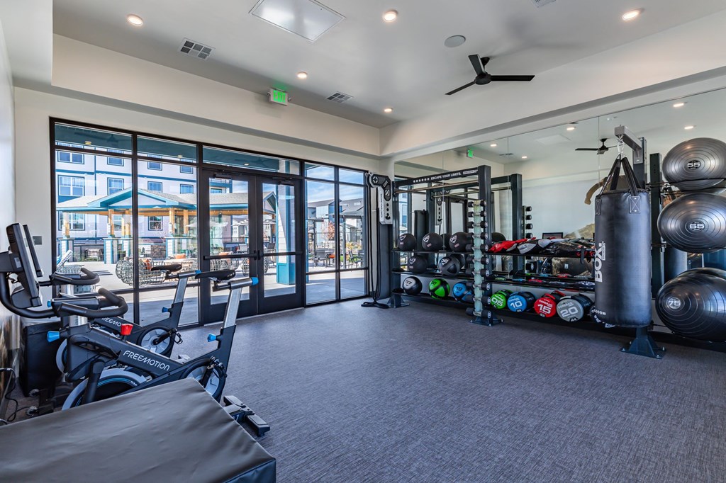 the gym at the jasper at victory ridge apartments