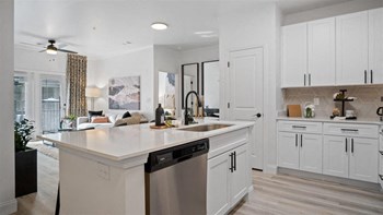 Verde Vista Kitchen with Island Verde Vista Kitchen with Island - Photo Gallery 2