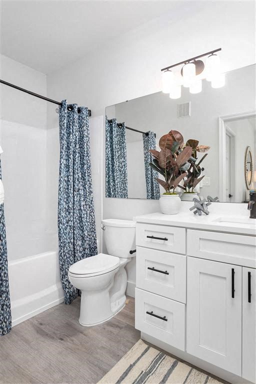 The Reserve at Wescott Apartments Model Bathroom