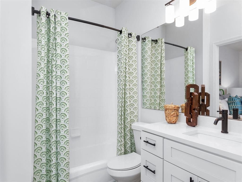 The Reserve at Wescott Apartments Model Bathroom