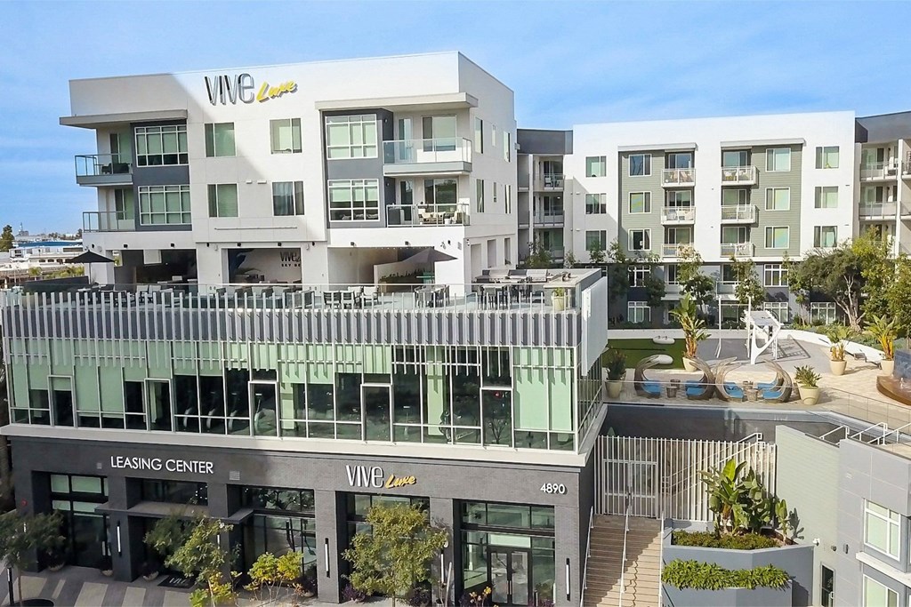 the building in which the hotel is located