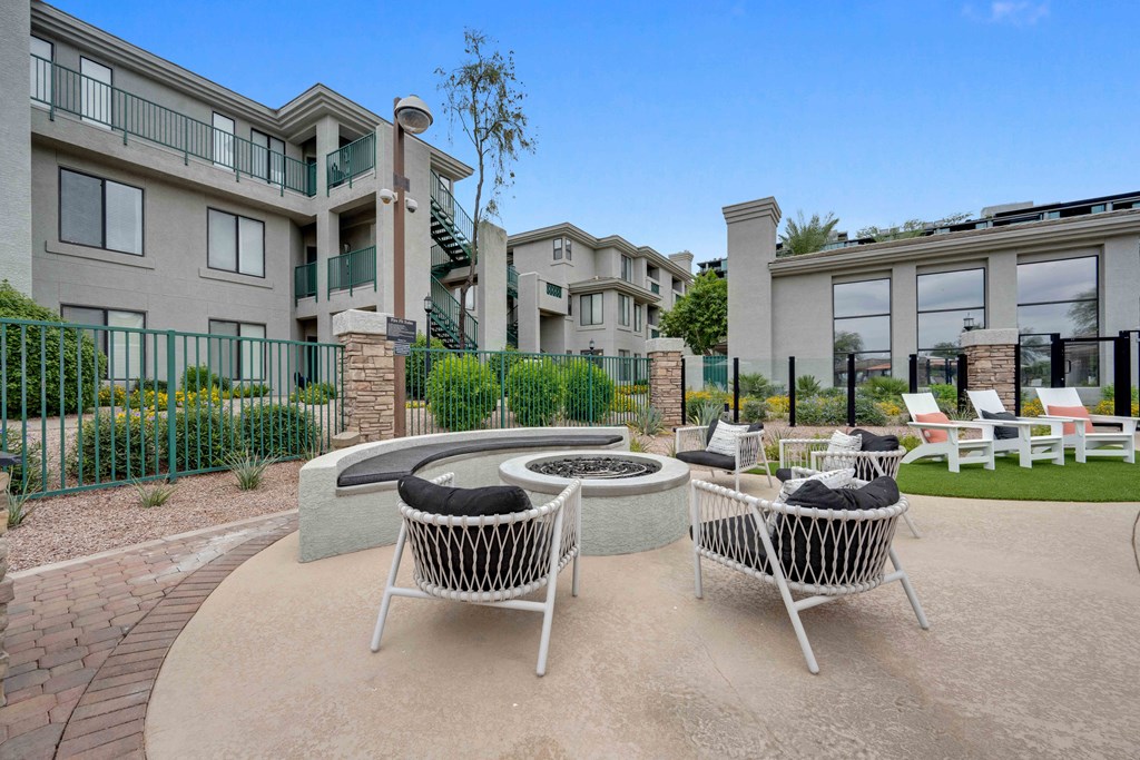 tcommunity courtyard with fire pit
