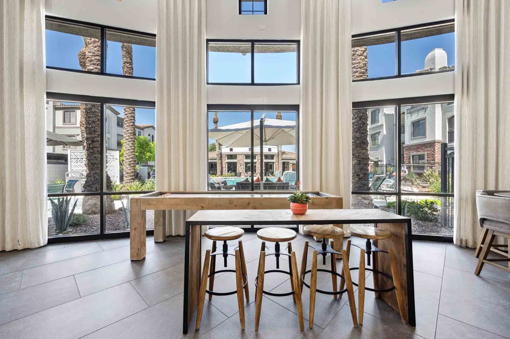 additional photo for property listing at chic digs with room to stretch out in the village 22 car