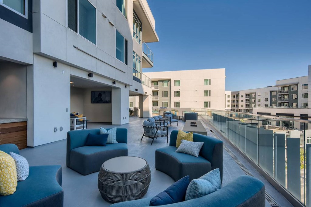 Vive Luxe Apartments Exterior Sky Deck