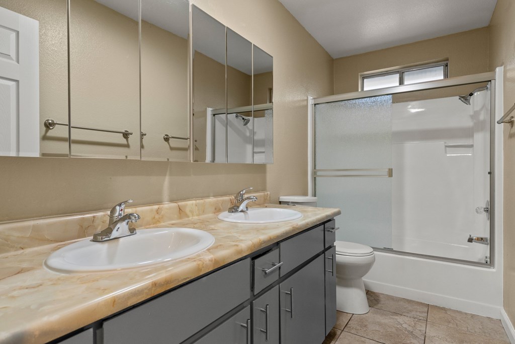 Bathroom With Bathtub Bathroom With Bathtub at Cedar Park Apartments, Chico, California