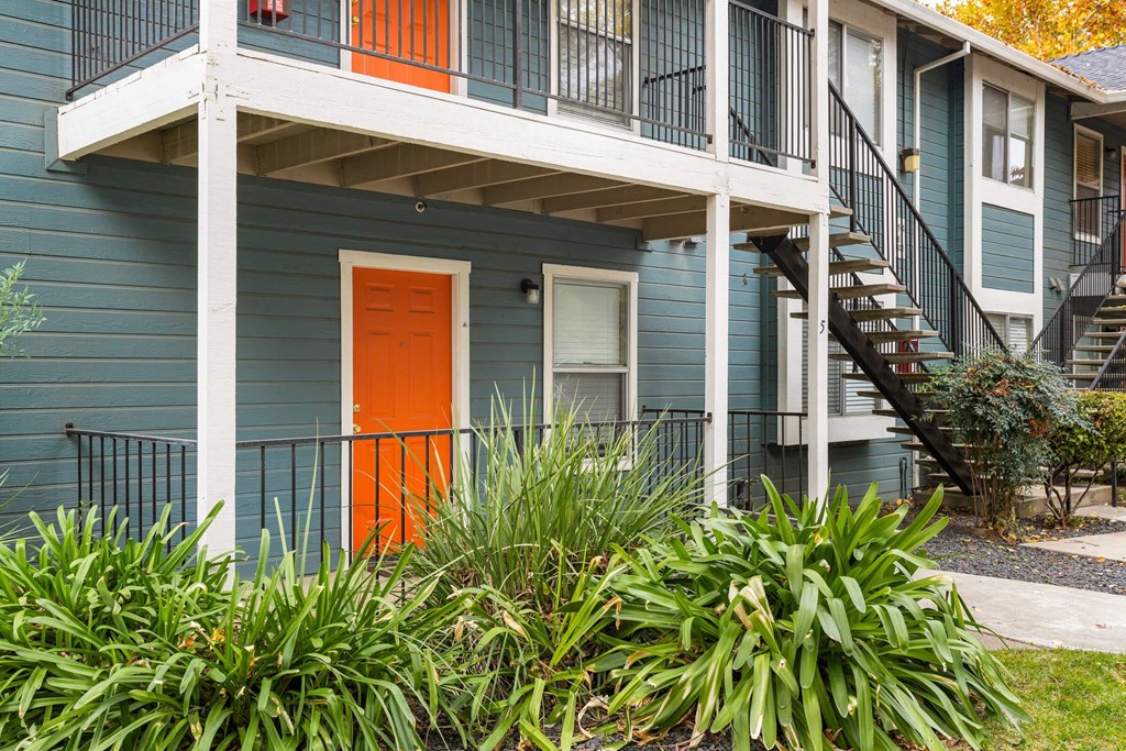 Exterior Exterior at Redwood Cove Apartments, California, 95928
