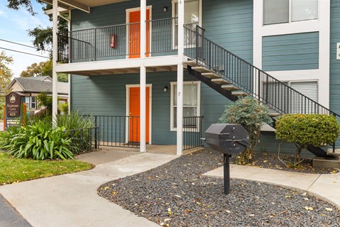 Apartment exterior with shared grill and landscaped courtyard at Redwood Cove Apartments, Chico, California