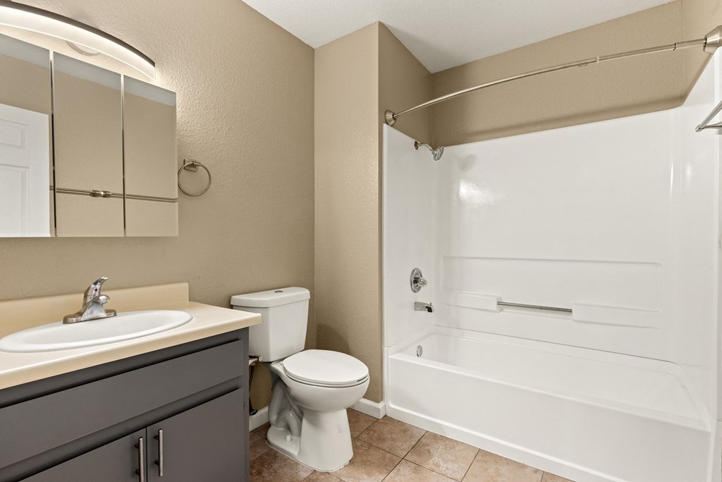 Bathroom With Bathtub at Redwood Cove Apartments, California  