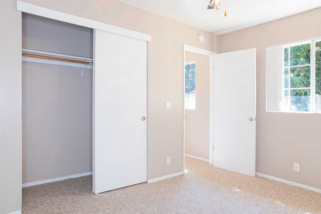 Bedroom With Closet at Pomona Townhomes, Chico, CA, 95928